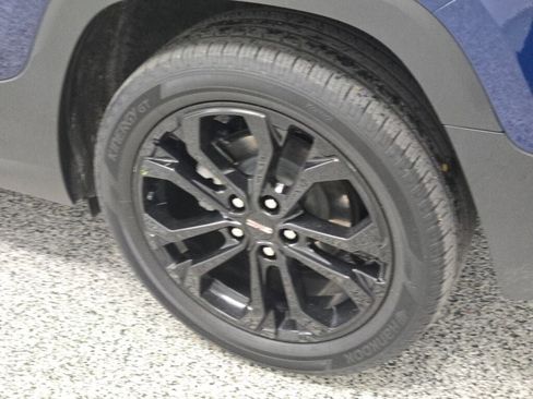 Used 2022 GMC Terrain SLE w/ Driver Convenience Package image 15