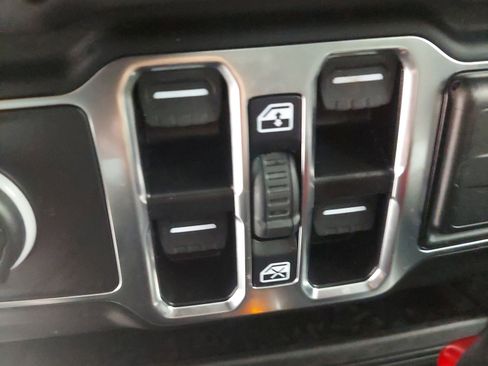 Used 2024 Jeep Wrangler Unlimited Sahara AWD/4WD image 19