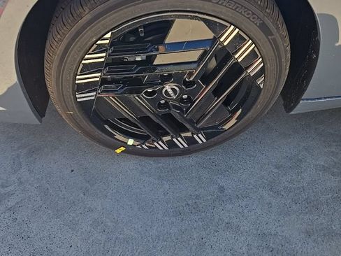 New 2026 Nissan Sentra SR w/ Floor Mat Package FWD image 5