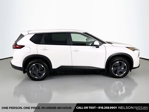 Certified 2026 Nissan Rogue SV FWD image 4