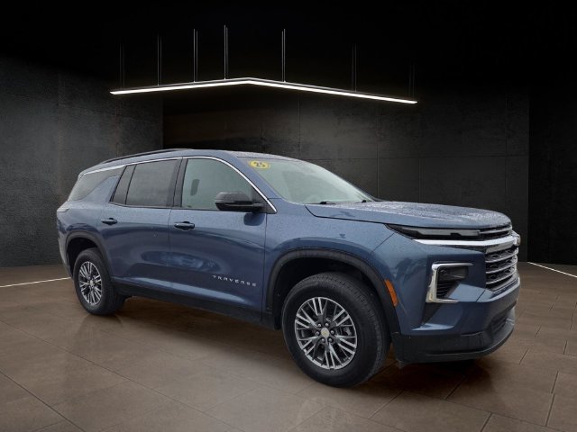 Used 2025 Chevrolet Traverse LT AWD/4WD image 1
