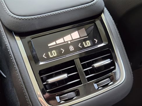 Used 2025 Volvo XC90 B6 Core w/ Protection Package image 26