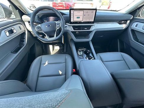 New 2025 Ford Explorer Active w/ Active Comfort Package image 17
