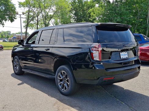 Certified 2024 Chevrolet Suburban RST w/ Luxury Package AWD/4WD image 4