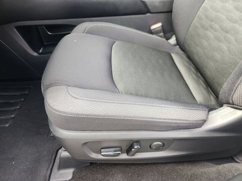 Used 2025 Nissan Pathfinder SV FWD image 22
