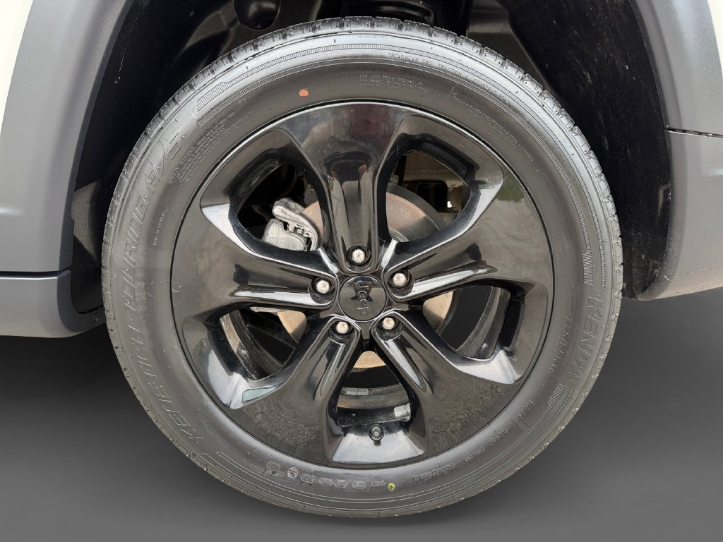 Used 2019 Jeep Compass Latitude FWD image 11