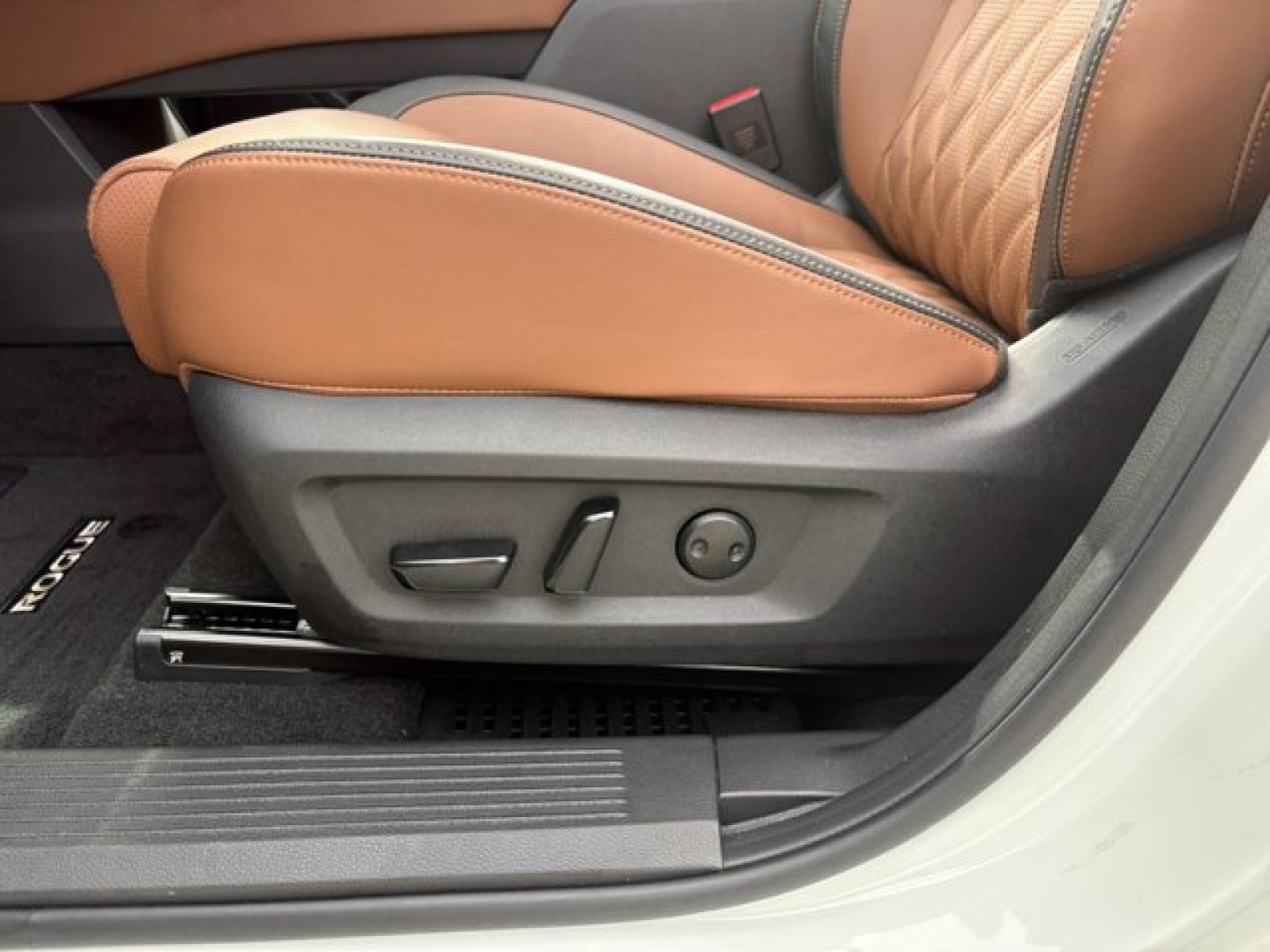 Used 2026 Nissan Rogue Platinum w/ Platinum Premium Package AWD/4WD image 11