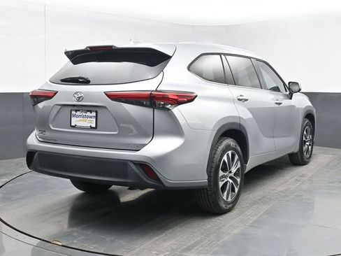 Used 2021 Toyota Highlander XLE FWD image 14