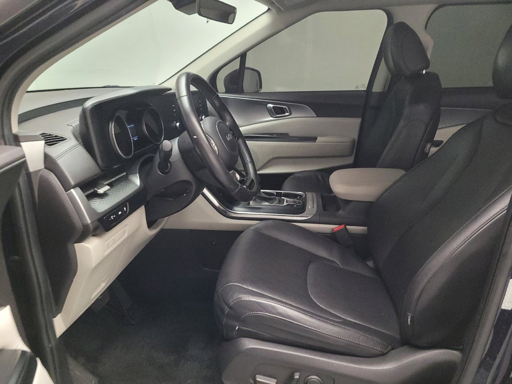 Used 2022 Kia Carnival LX FWD image 17