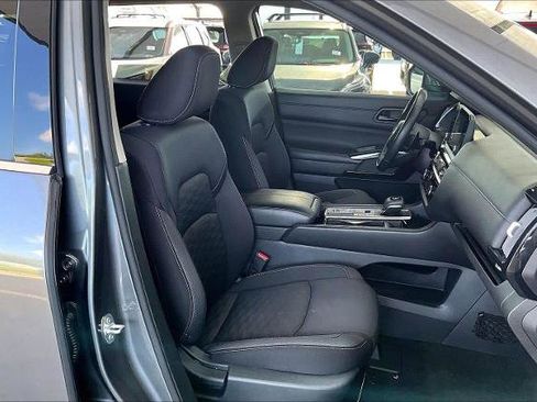 Certified 2024 Nissan Pathfinder SV w/ Black Appearance Package FWD image 9