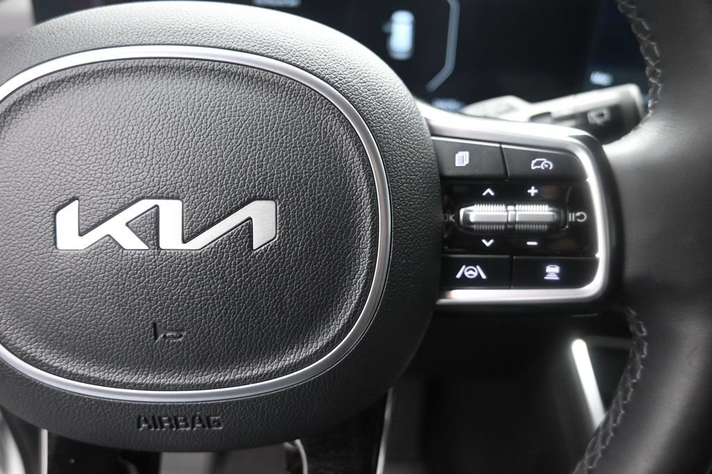 Used 2025 Kia Carnival SX Prestige FWD image 14
