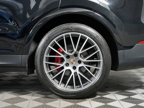 Certified 2023 Porsche Cayenne AWD/4WD image 14