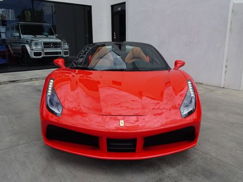 Used 2019 Ferrari 488 Spider RWD image 3