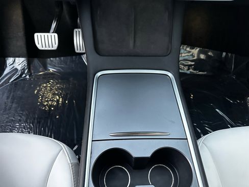 Used 2022 Tesla Model Y Performance image 27