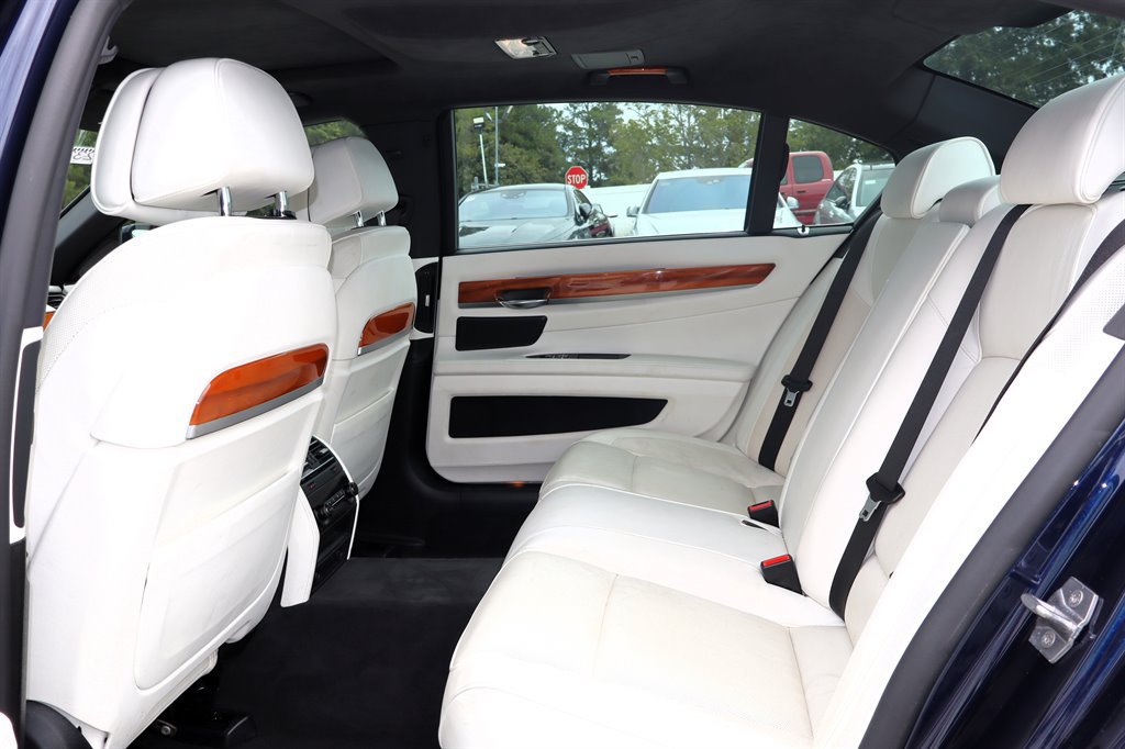 Used 2015 BMW 750Li RWD image 12