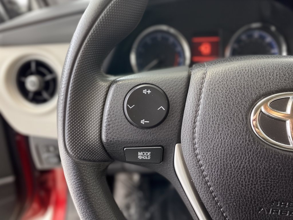 Used 2018 Toyota Corolla LE w/ Carpet Mat Package (TMS) FWD image 18