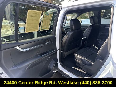 Used 2024 GMC Acadia Elevation FWD image 18