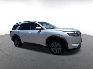 Used 2025 Nissan Pathfinder SV FWD video 2