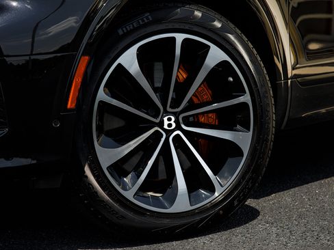 Certified 2023 Bentley Bentayga Extended Wheelbase AWD/4WD image 28