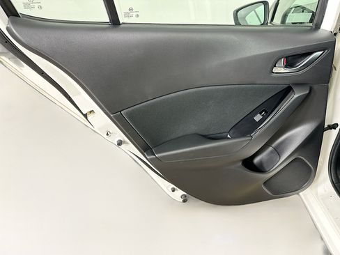 Used 2018 MAZDA MAZDA3 Sport image 26