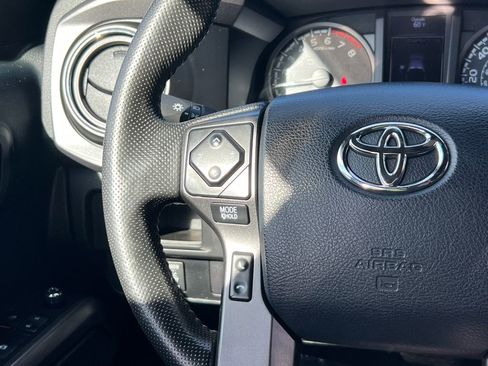Used 2016 Toyota Tacoma TRD Sport image 24