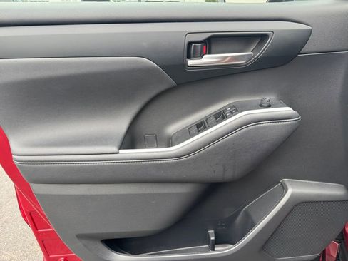 Used 2023 Toyota Highlander XSE image 22