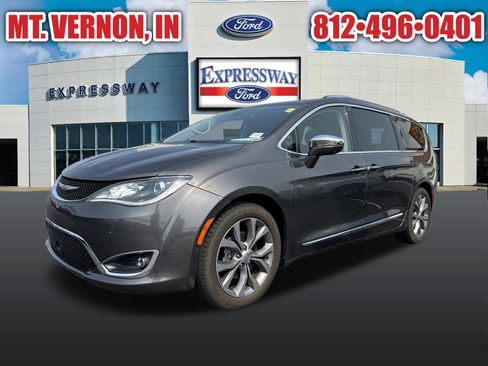 Used 2019 Chrysler Pacifica Limited w/ Tire & Wheel Group FWD image 10