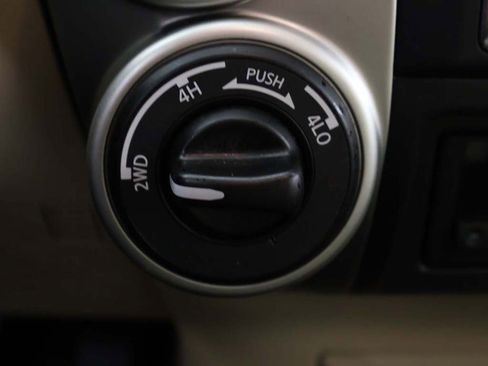 Used 2017 Nissan Titan SV image 34