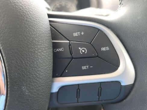 Used 2023 Jeep Renegade Altitude w/ Sun/Sound Group AWD/4WD image 40