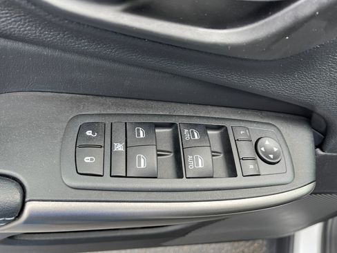 Used 2020 Jeep Cherokee Latitude Plus image 13