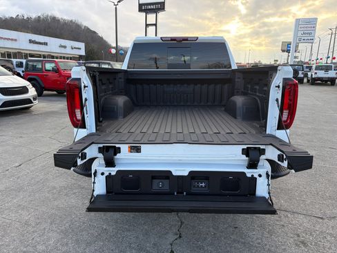 Used 2025 GMC Sierra 1500 AT4X image 10
