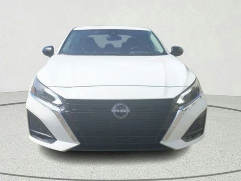 Used 2025 Nissan Altima 2.5 SV image 2