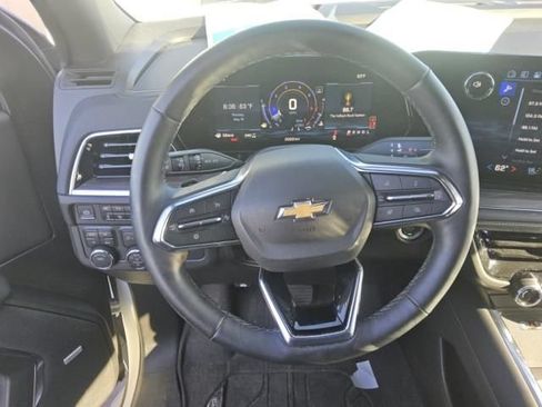 Used 2025 Chevrolet Tahoe Premier AWD/4WD image 2
