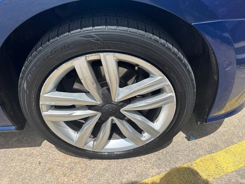 Used 2017 Volkswagen Passat 1.8T SEL Premium FWD image 9