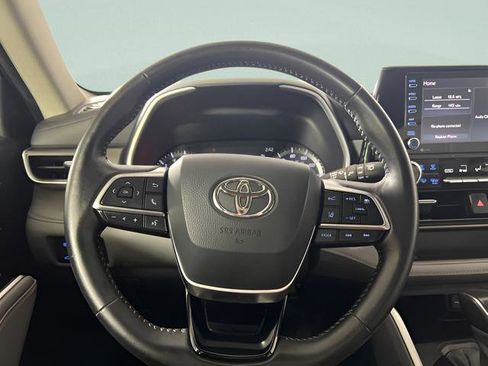 Used 2020 Toyota Highlander XLE image 25