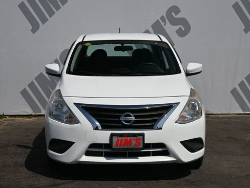 Used 2019 Nissan Versa SV image 2
