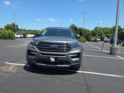 Used 2021 Ford Explorer XLT w/ Equipment Group 202A AWD/4WD image 2