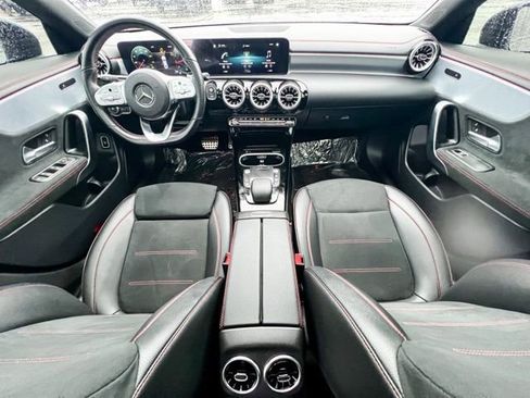 Used 2022 Mercedes-Benz CLA 250 4MATIC image 11