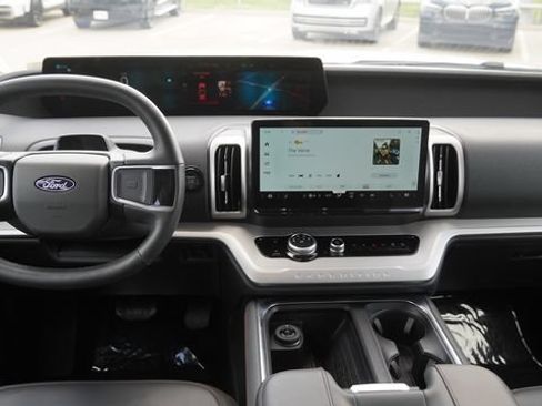 Used 2025 Ford Expedition Active AWD/4WD image 15