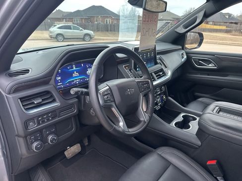 Used 2024 Chevrolet Suburban Z71 w/ Luxury Package image 18