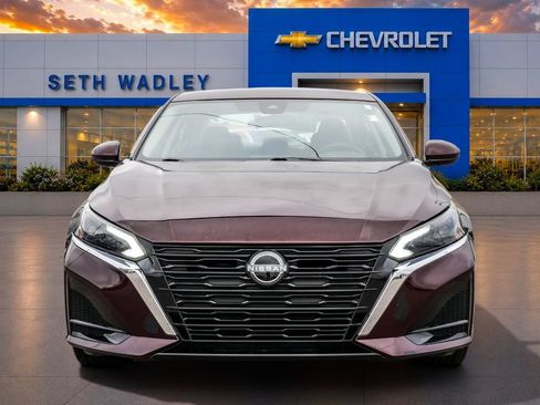 Used 2023 Nissan Altima 2.5 SV FWD image 2