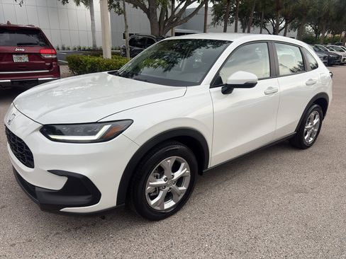 Used 2023 Honda HR-V LX image 3