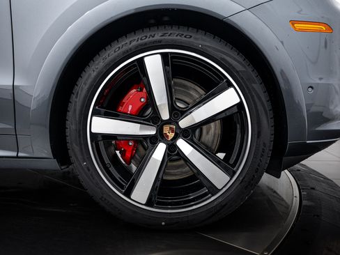 Used 2026 Porsche Cayenne GTS AWD/4WD image 11