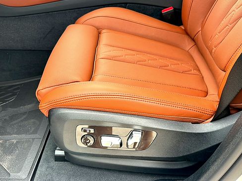 New 2027 BMW X6 xDrive40i w/ Climate Comfort Package AWD/4WD image 12