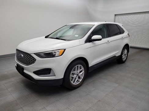 Used 2023 Ford Edge SEL image 2