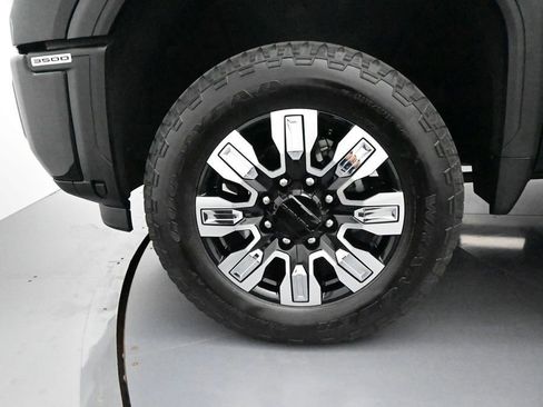 Used 2025 GMC Sierra 3500 Denali w/ Technology Package AWD/4WD image 6