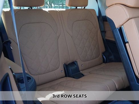 Used 2024 BMW X7 xDrive40i w/ Premium Package image 11