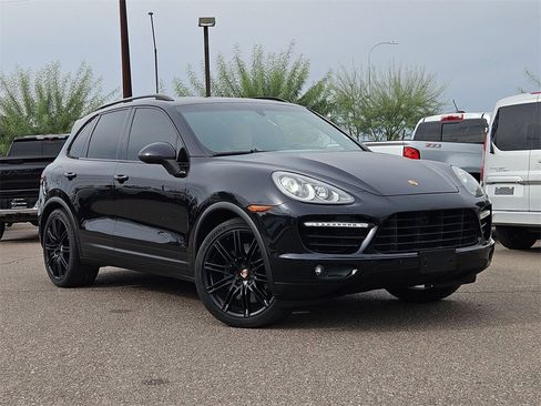 Used 2014 Porsche Cayenne Turbo image 2