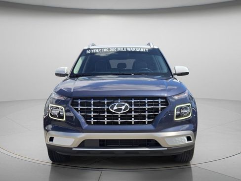 Certified 2025 Hyundai Venue Limited FWD image 5
