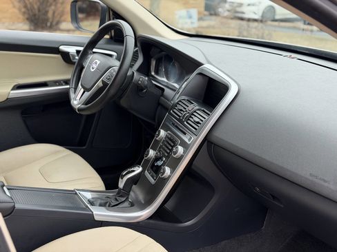 Used 2016 Volvo XC60 T6 AWD/4WD image 15